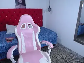 Stripchat Free Porn Cam of Pinkg_Fox10