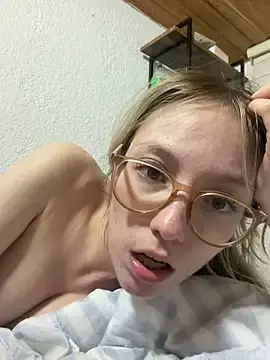 Stripchat Live Sex Cam of ReenKitty