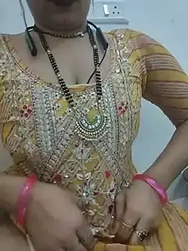 Stripchat Adult Webcam of KAJALBHABHI_