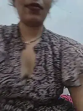 Stripchat Live Sex Cam of KAJALBHABHI_