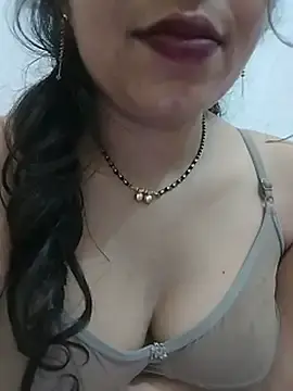 Stripchat Adult Webcams of KAJALBHABHI_