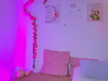 Stripchat Free Porn Cam of PollyGrey_