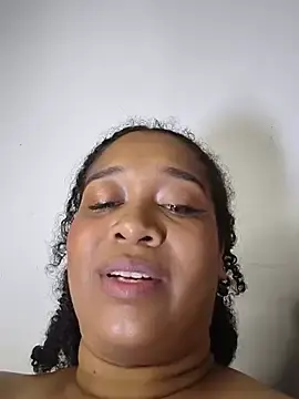 Stripchat Sex Cam of Yera_brown69