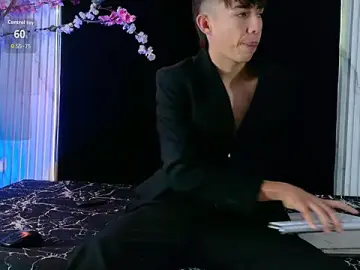 Stripchat Sex Cam of Danteandviolete_cr