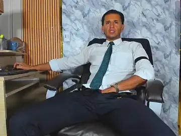 Stripchat Live Sex Cam of Hideintheoffice