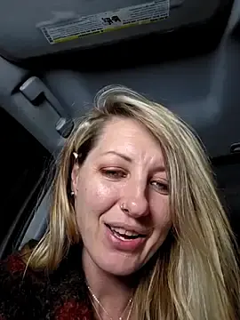 Stripchat Live Porn of SheIsSomething