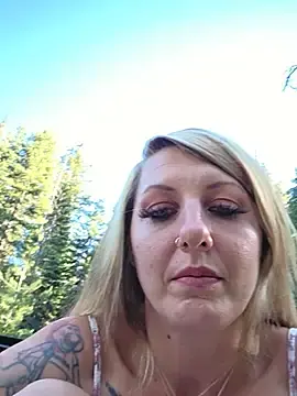 Stripchat Live Sex of SheIsSomething