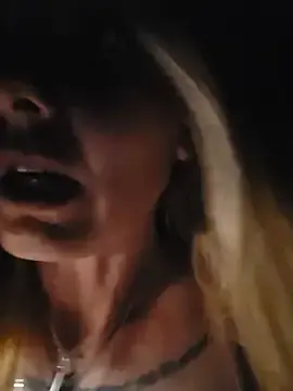 Stripchat Live Sex Cam of SheIsSomething