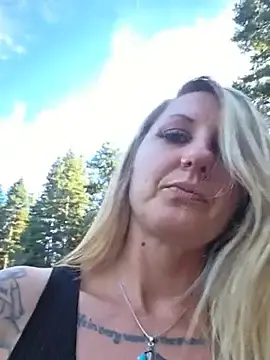 Stripchat Watch Live Sex Cams of SheIsSomething