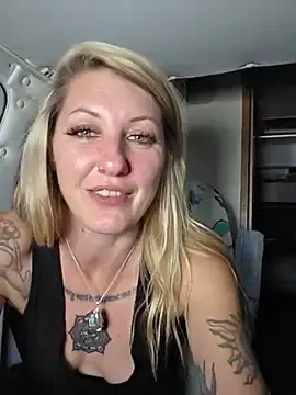 Stripchat Free Live Porn of SheIsSomething