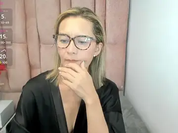 Stripchat Free Porn Cam of Issa_Milf__