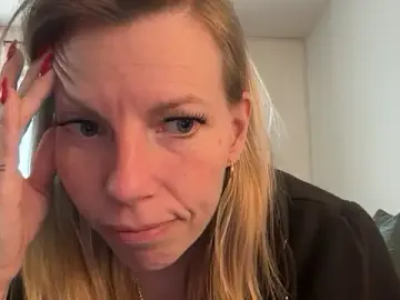 Stripchat Live Sex Cam of nursenextdoor901