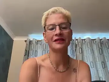 Stripchat Sex Cam of JennyHazel1