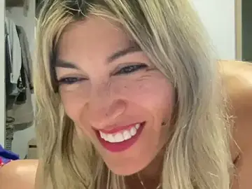 Stripchat Nude Webcam of LunaBeya