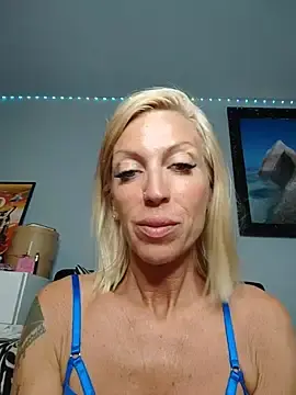 Stripchat Free Live Porn of Weloveblue