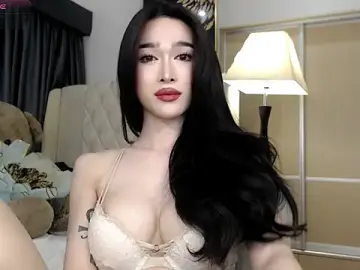 Stripchat Live Sex Cam of KeenMazikeen69