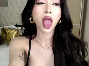 Stripchat Free Live Porn of KeenMazikeen69