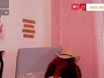 Stripchat Live Sex Cam of RedMeloddy