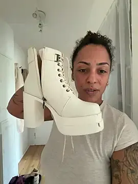 Stripchat Live Porn of SweetPetiteNoir