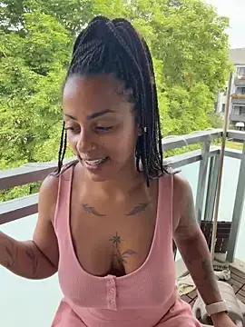Stripchat Best Webcam of SweetPetiteNoir