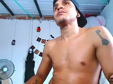 Stripchat Adult Webcams of Angel_latinboy