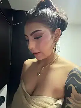 Stripchat Live Porn of CHERRYY_BOMB_