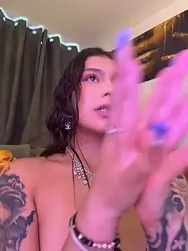 Stripchat Live Porn of CHERRYY_BOMB_