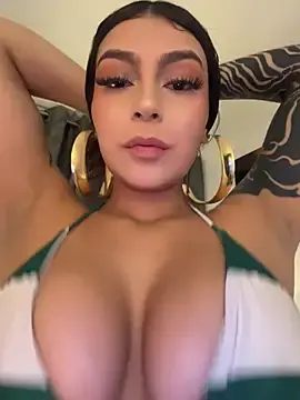 Stripchat Nude Webcam of CHERRYY_BOMB_