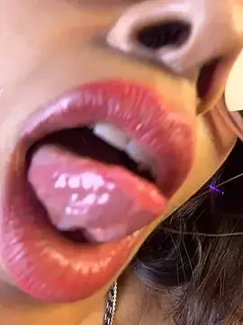 Stripchat Live Sex Cam of Ivy_the_goddess