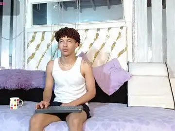 Stripchat Free Porn Cam of ian_smith_