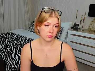 Stripchat Live Sex Cam of Stella_Light