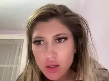 Stripchat Free Live Porn of hollyhiltonxx