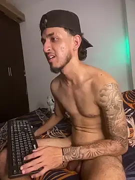 Stripchat Free Porn Cam of Kriss_Edwards