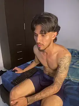 Stripchat Live Porn of Kriss_Edwards