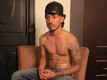 Stripchat Live Porn of Kriss_Edwards