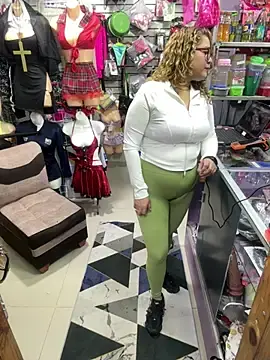 Stripchat Live Sex of ROSALIASSHOP