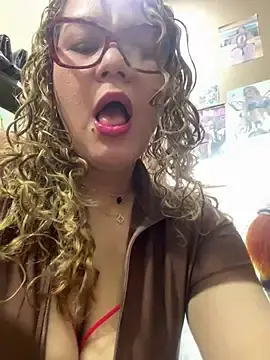 Stripchat Live Sex of ROSALIASSHOP