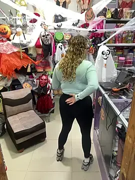 Stripchat Adult Webcam of ROSALIASSHOP