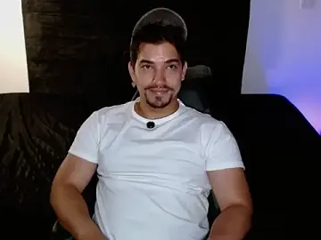 Stripchat Free Porn Cam of Ian_Daviz