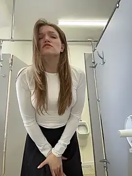 Stripchat Live Sex Cam of StreetSquirt