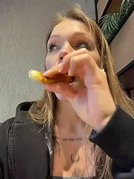 Stripchat Sex Cam of StreetSquirt