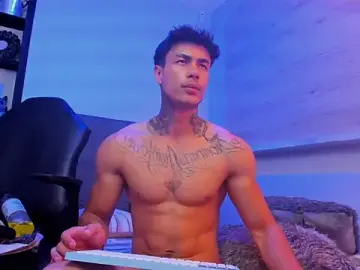 Stripchat Free Live Porn of IanWest_
