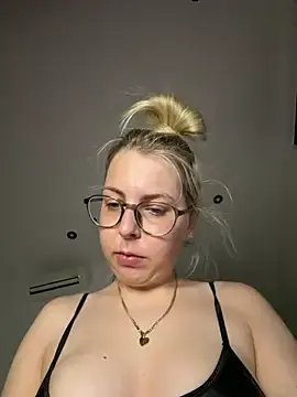 Stripchat Sex Cam of Livewithlucy