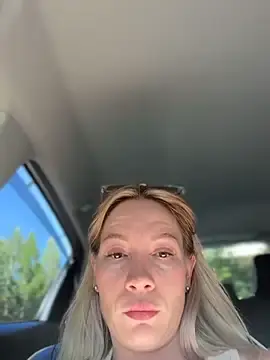 Stripchat Sex Cam of LavenderHot