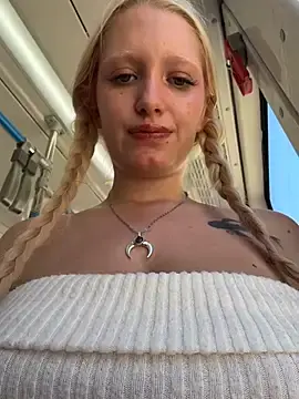 Stripchat Live Sex Cam of Mila_NoRules