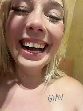 Stripchat Free Porn Cam of CherryAuroraa
