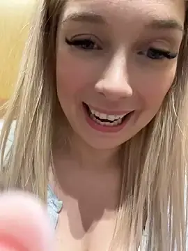 Stripchat Live Sex Cam of CherryAuroraa