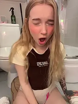 Stripchat Sex Cam of Baby_Tiny