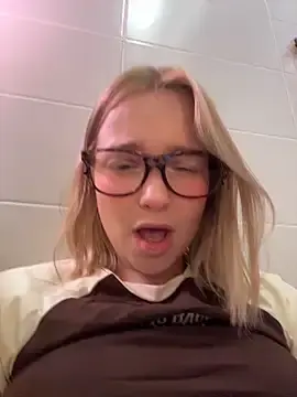 Stripchat Live Sex Cam of Baby_Tiny