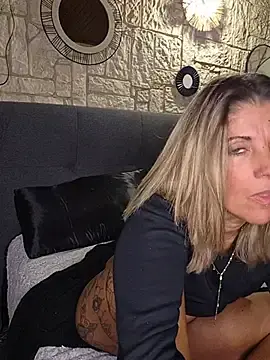 Stripchat Live Sex Cam of Dreamlove1